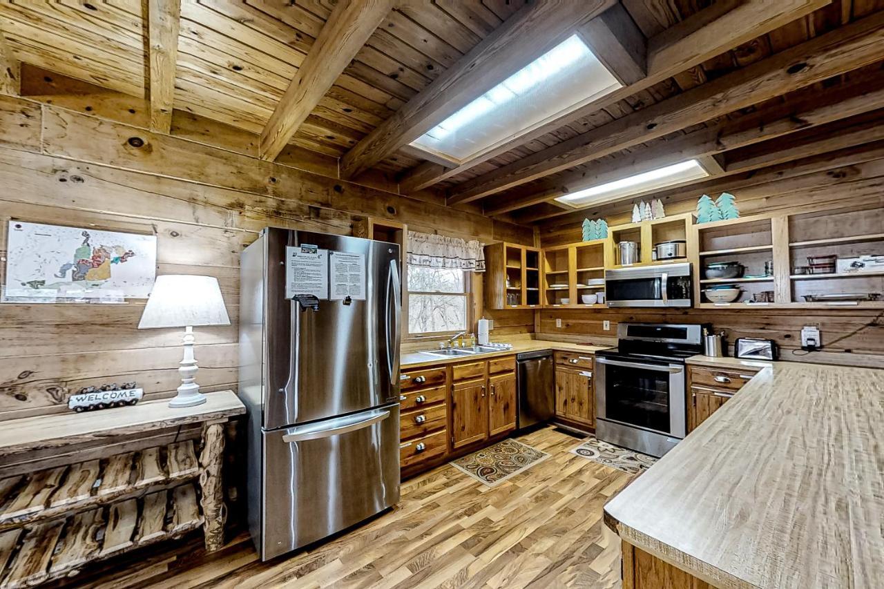 Mountain Lion'S Tales Villa Gatlinburg Exterior photo