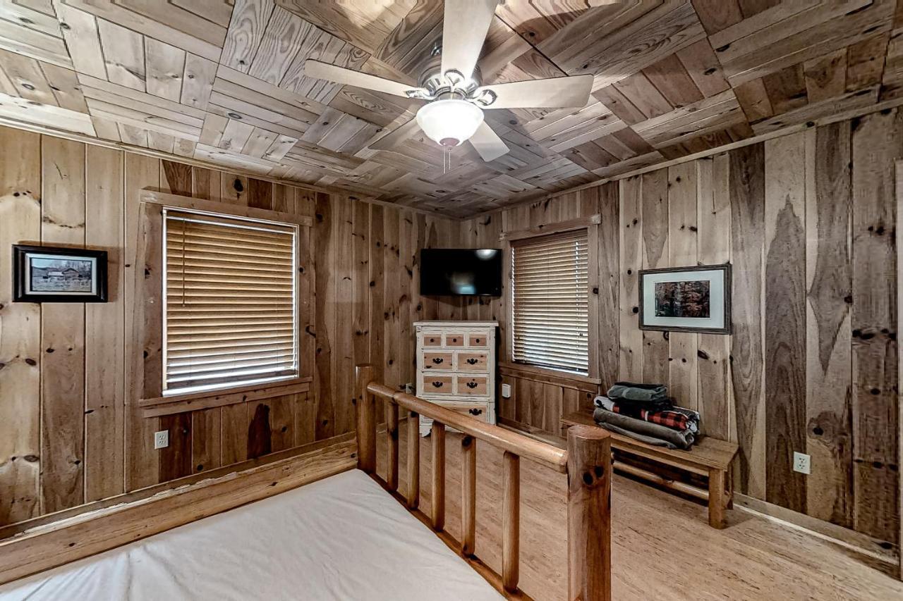 Mountain Lion'S Tales Villa Gatlinburg Exterior photo