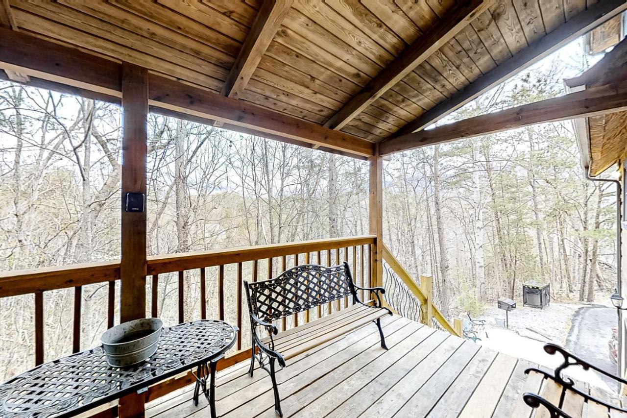 Mountain Lion'S Tales Villa Gatlinburg Exterior photo