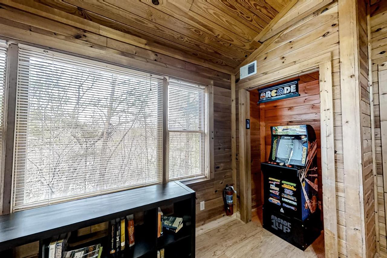 Mountain Lion'S Tales Villa Gatlinburg Exterior photo